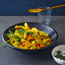 Gemüse-Ananas-Curry mit Putenbruststreifen Gemüse-Ananas-Curry mit Putenbruststreifen