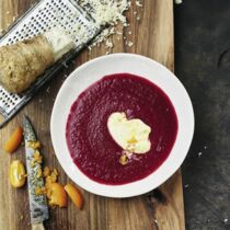 Rote-Bete-Suppe mit Mango und Meerrettich Rote-Bete-Suppe mit Mango und Meerrettich