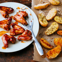 Chicken Wings mit Paprika-Sesam-Kümmel-Kartoffeln