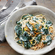 Kamutspaghetti mit Zitronen-Spinat