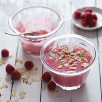 Chiasamen-Grütze mit Himbeeren Chiasamen-Grütze mit Himbeeren