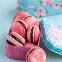 Marmor-Macarons mit Kirschkonfitüre