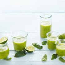 Minze-Avocado-Smoothie mit Sternanis