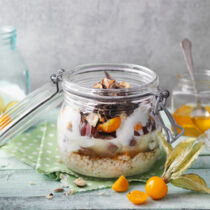 Porridge mit Trauben und Physalis Porridge mit Trauben und Physalis