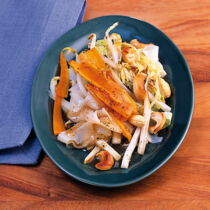 Asia-Nudelpfanne mit Chinakohl Asia-Nudelpfanne mit Chinakohl