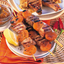 Lamm-Aprikosen-Spieße Lamm-Aprikosen-Spieße