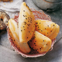 Mit Käse gefüllte Brötchen