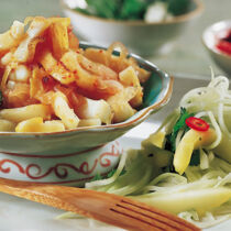 Tintenfisch mit Papaya-Mango-Salat