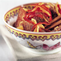 Schweinefleisch in scharfer Karamellsauce