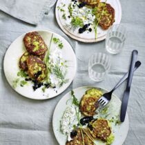 Zucchiniblini mit Kräutercreme und Kaviar