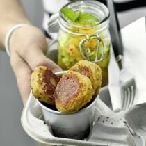 Linsen-Mini-Buletten mit Paprikasalat