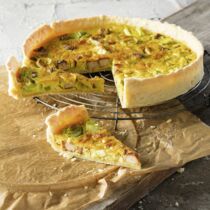 Pflanzensahne-Guss auf Quiche Lorraine Pflanzensahne-Guss auf Quiche Lorraine