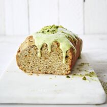 Avocadokuchen mit Pistazien