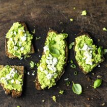 Crostini mit Dicken Bohnen