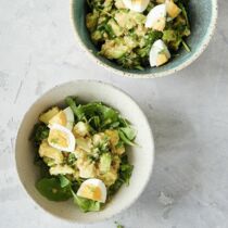 Quinoasalat mit Avocado und Ei