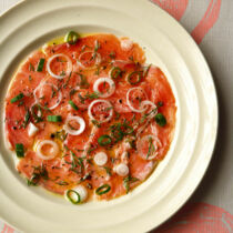 Lachscarpaccio mariniert mit Zitronenvinaigrette Lachscarpaccio mariniert mit Zitronenvinaigrette