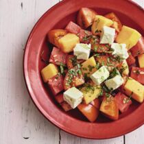 Tomatensalat mit Melone, Feta und Minze