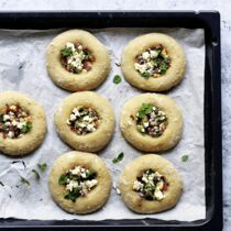 Bialys mit Zwiebel und Feta Bialys mit Zwiebel und Feta