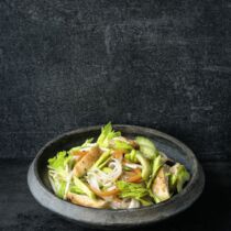 Thai-Salat mit Hähnchen und Reisnudeln Thai-Salat mit Hähnchen und Reisnudeln