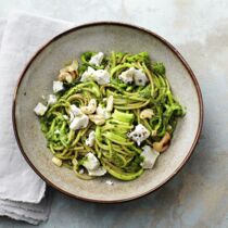 Zoodles mit Spinat-Pesto Zoodles mit Spinat-Pesto