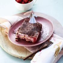 Tiramisu mit Zwieback und Erdbeeren