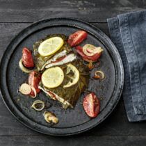 Asma Yaprağında Levrek - Fisch im Weinblatt Asma Yaprağında Levrek - Fisch im Weinblatt