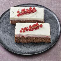 Johannisbeer-Sahne-Schnitten Johannisbeer-Sahne-Schnitten