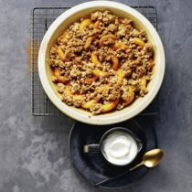 Aprikosen-Crumble mit Flockenstreuseln Aprikosen-Crumble mit Flockenstreuseln