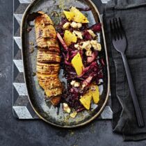 F&auml;cher-S&uuml;sskartoffel mit 
Rotkohl-Orangen-Salat