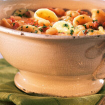 Nudelsuppe mit Bohnen (oder Bohnensuppe mit Nudeln?) Nudelsuppe mit Bohnen (oder Bohnensuppe mit Nudeln?)