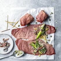 Kalbsrouladen mit
Sardellen und Kapern Kalbsrouladen mit
Sardellen und Kapern