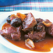 Schweineragout mit Pflaumen