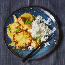 H&auml;hnchencurry mit s&uuml;&szlig;scharfer Ananas