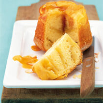 Apfelkuchen mit Schuss aus dem Glas Apfelkuchen mit Schuss aus dem Glas