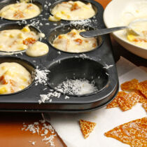 Kokos-Muffins mit Sesam und Mango Kokos-Muffins mit Sesam und Mango