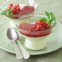 Quarkcreme mit Cassis-Sauce