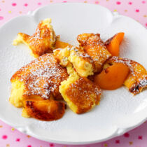 Buchweizen-Schmarrn mit Aprikosen Buchweizen-Schmarrn mit Aprikosen