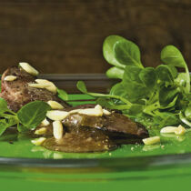 Geflügelleber auf Salat Geflügelleber auf Salat