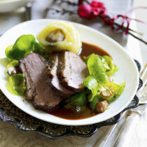 Glasierte Gänsebrust mit Rosenkohlblättchen Glasierte Gänsebrust mit Rosenkohlblättchen