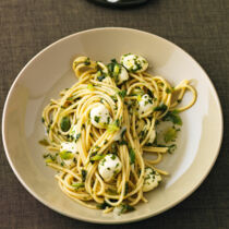 Nudeln mit Kräuter-Vinaigrette