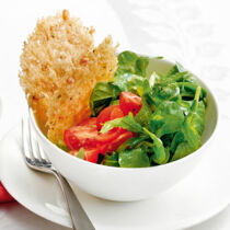 Feldsalat mit Parmesancrackern