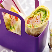 Wraps mit buntem Putenbrustsalat