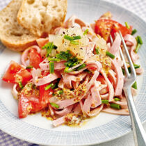 Wurstsalat mit Senfdressing