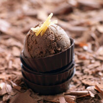 Schokoladeneis mit kandiertem Ingwer