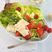 Salat mit Camembert