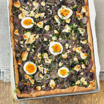 Zwiebel-Kräuter-Pizza Zwiebel-Kräuter-Pizza