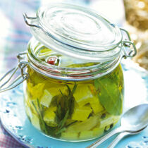 Eingelegter Schafkäse in Olivenöl Eingelegter Schafkäse in Olivenöl