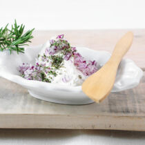 Ziegenfrischkäse-Dip mit Honig Ziegenfrischkäse-Dip mit Honig