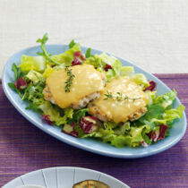 Chicken-Cheeseburger auf Salat Chicken-Cheeseburger auf Salat