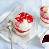 Weiße Schokocreme mit Granatapfel